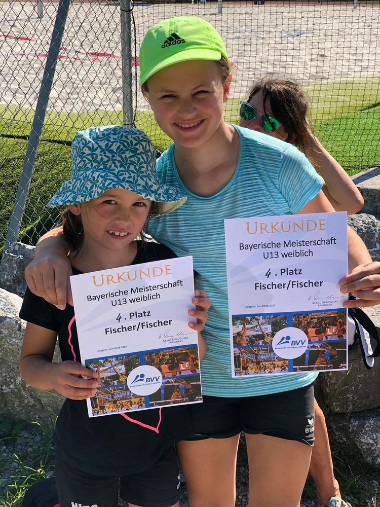 Nina u Luisa Fischer werden 4 bei der bay Meisterschaft U 13 im Beachvolleyball