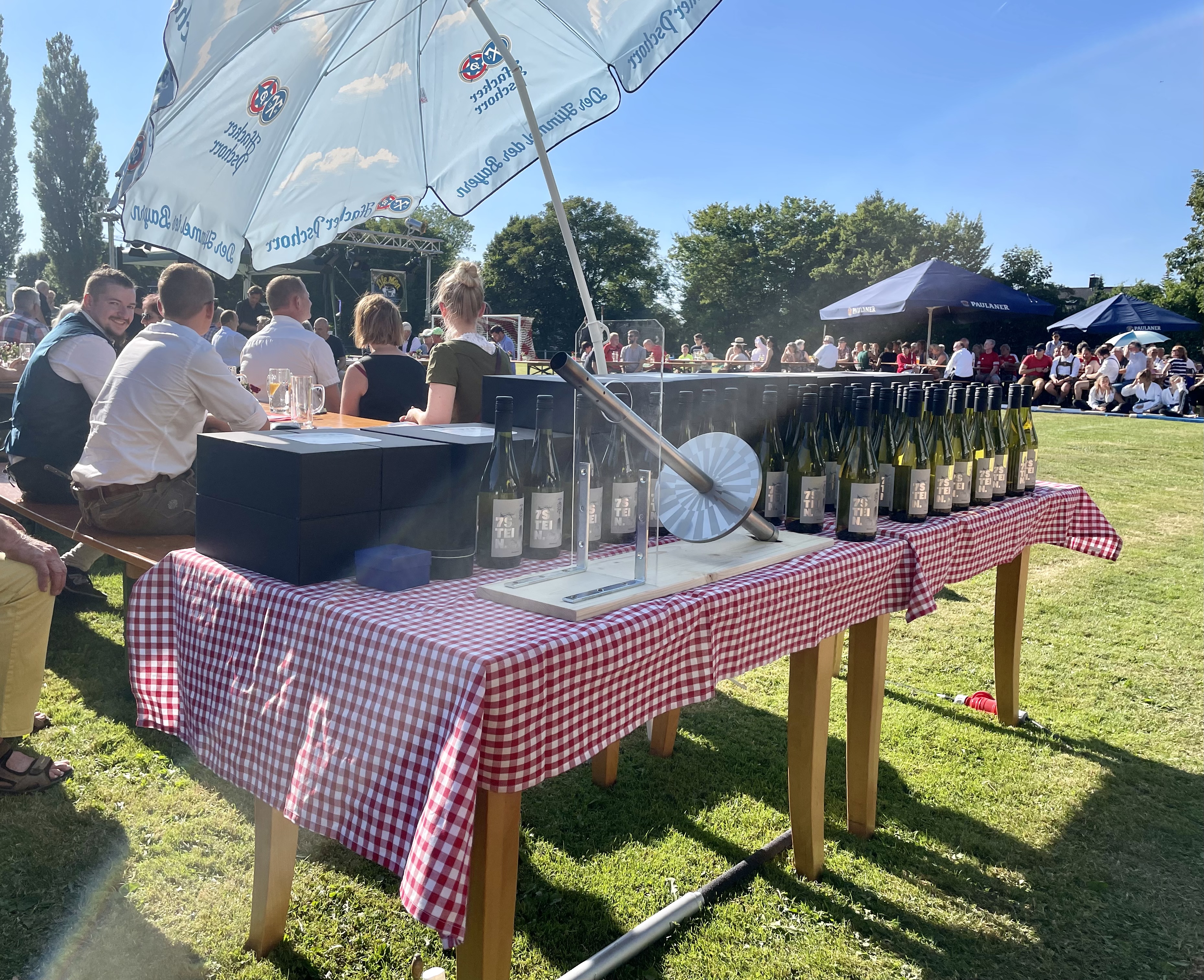 Olympiafackel und Geschenke Ehrungen